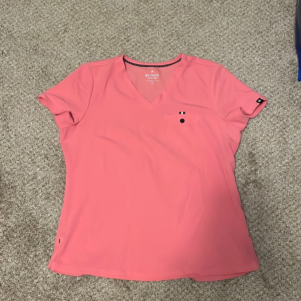 Like New Scrub Top sz M